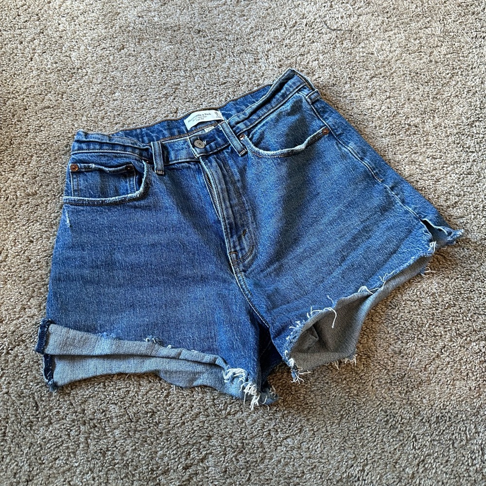 Abercrombie & Fitch 4” Mom Short - Curve Love